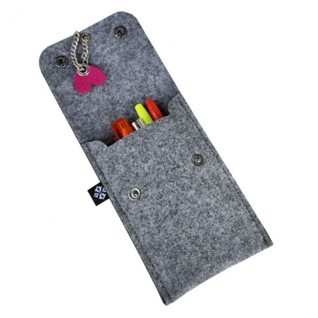 Etui na długopisy i ołówki - szare z różowym sercem