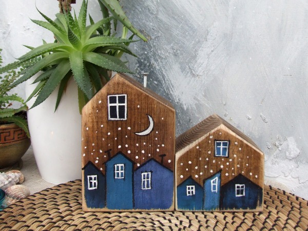 Domki dekoracyjne - 2 sztuki,  odcienie niebieskiego i naturalne drewno