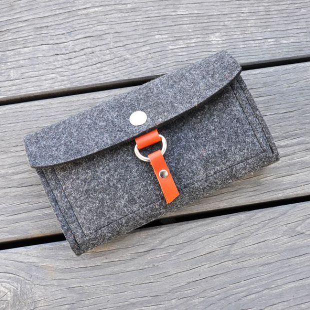 Portfel z filcu - grafitowy z miodowym wnętrzem