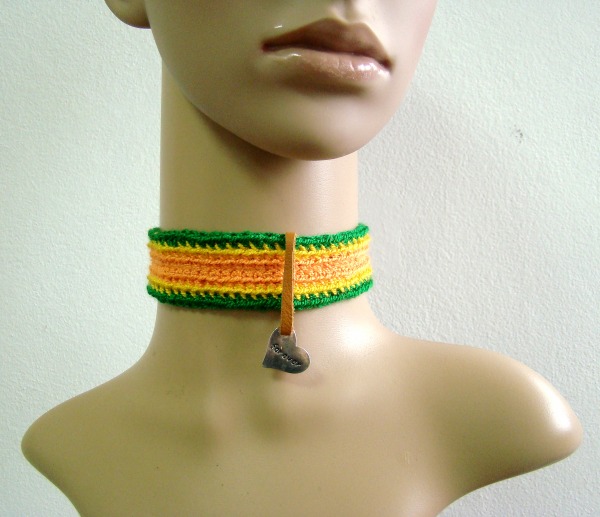 kolorowy naszyjnik z sercem