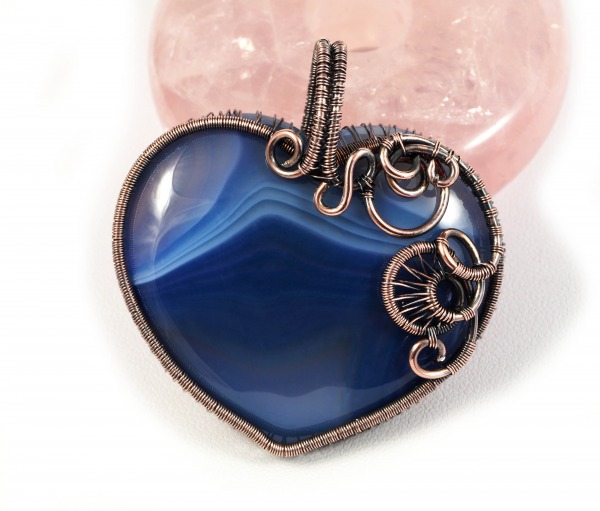 Agat,  miedziany wisior z agatem niebieskim serce,  ręcznie wykonany,  niepowtarzalny prezent dla ukochanej