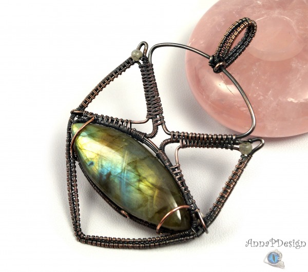 Labradoryt,  wisior z miedzi z labradorytem unisex,  ręcznie wykonany niepowtarzalny prezent