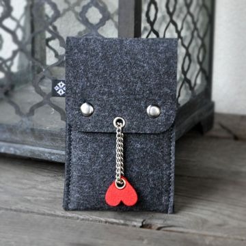 Etui na długopisy i ołówki - grafitowe z czerwonym sercem