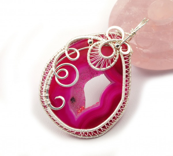 Agat geoda, srebrny wisior z agatem różowym geoda, ręcznie wykonany na prezent dla ukochanej