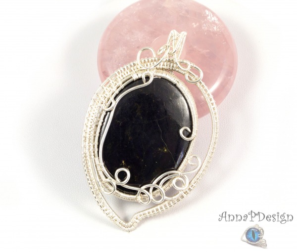 Purpuryt,  Srebrny wisior z kaboszonem purpurytu,  ręcznie wykonany,  na prezent dla ukochanej