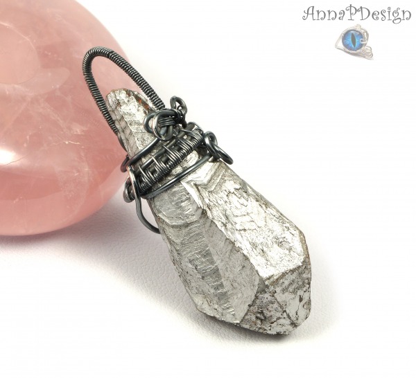 Kwarc,  Srebrny wisior z kwarcem pokrytym tytanem,  ręcznie robiony idealny prezent 